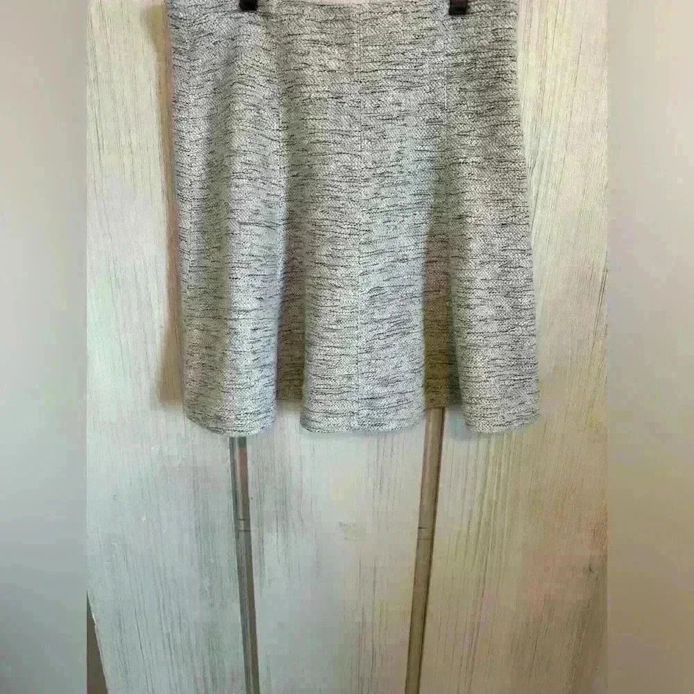 Loft Women's Gray Textured Print Skater Skirt Medium Elastic Waist‎ Comfy Fit